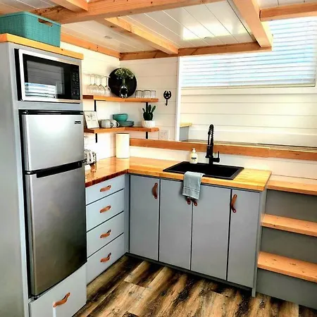 Romantic Tiny Home With Private Deck Apple Valley Exterior photo