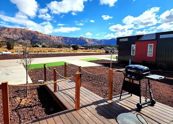 Romantic Tiny Home With Private Deck