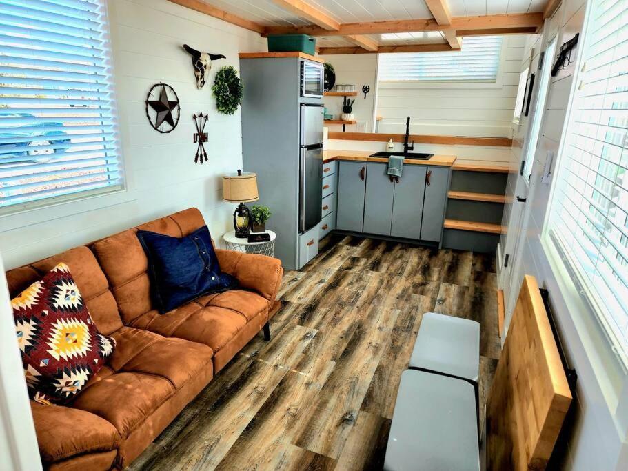 Romantic Tiny With Private Deck *