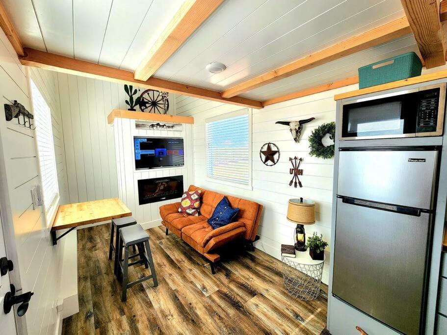 Romantic Tiny With Private Deck Holiday home *