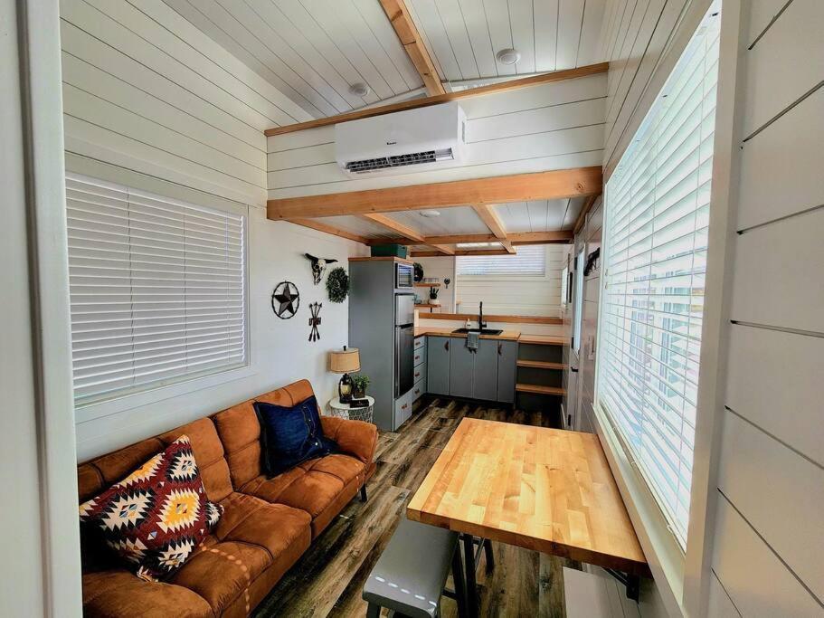 Holiday home Romantic Tiny With Private Deck *